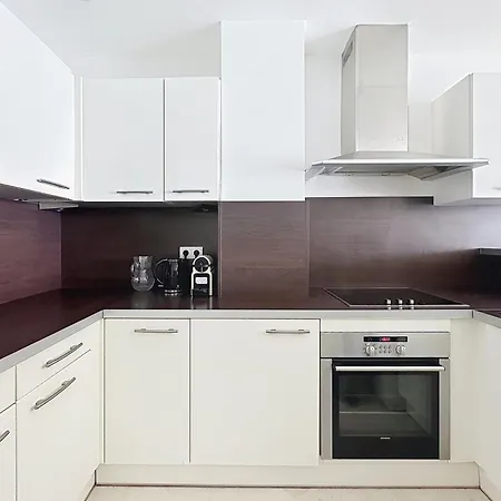 아파트 Beachfront 2-bedroom With Balcony 칸느