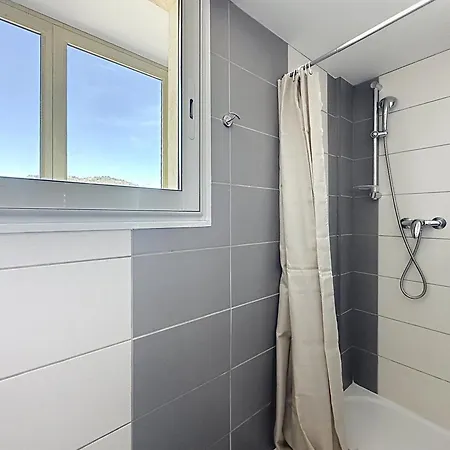 Beachfront 2-bedroom With Balcony