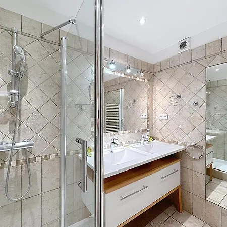 Beachfront 2-bedroom With Balcony 公寓 *