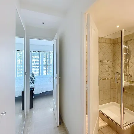 Beachfront 2-bedroom With Balcony