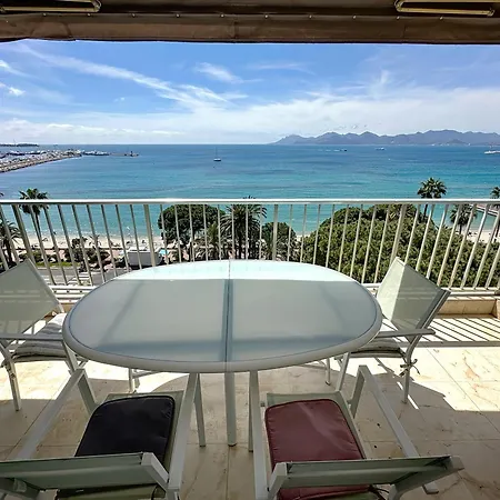 Beachfront 2-bedroom With Balcony