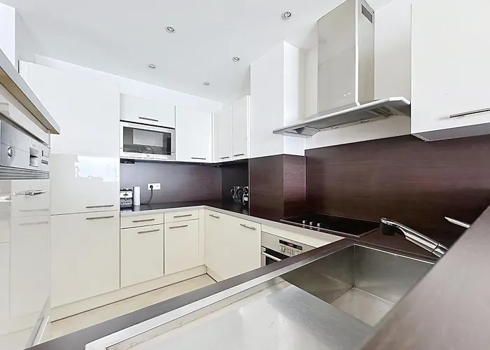 Beachfront 2-bedroom With Balcony