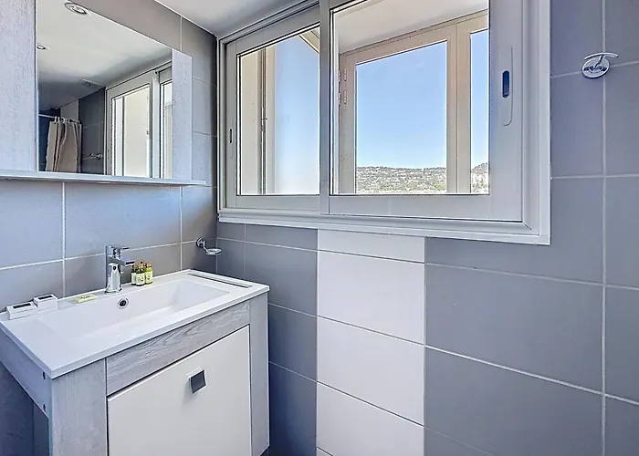 Appartement Beachfront 2-bedroom With Balcony Cannes
