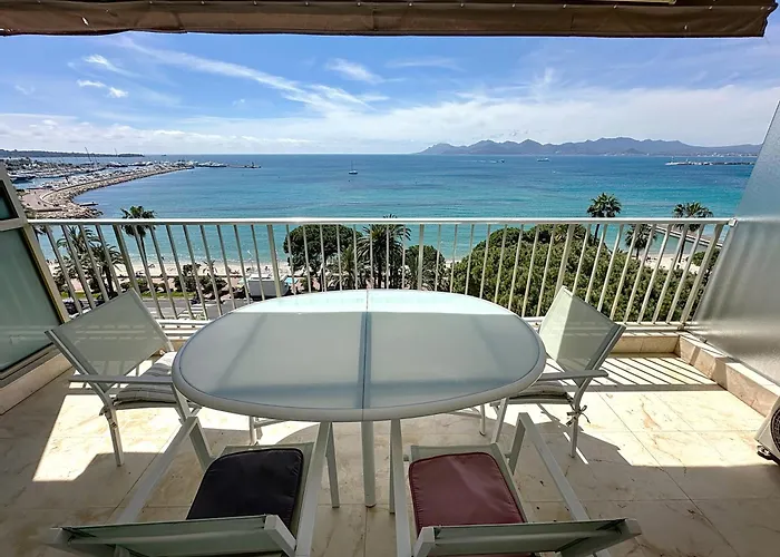 Beachfront 2-bedroom With Balcony *