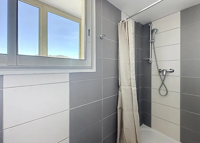 Beachfront 2-bedroom With Balcony