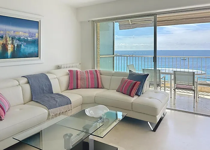 Beachfront 2-bedroom With Balcony