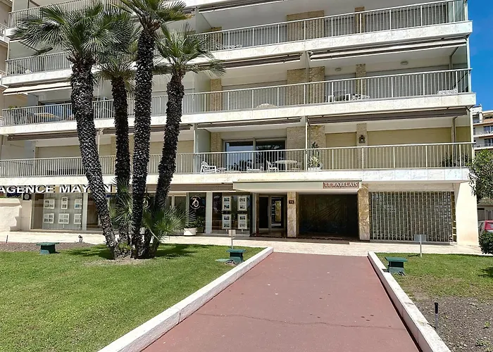 Apartamento Beachfront 2-bedroom With Balcony *
