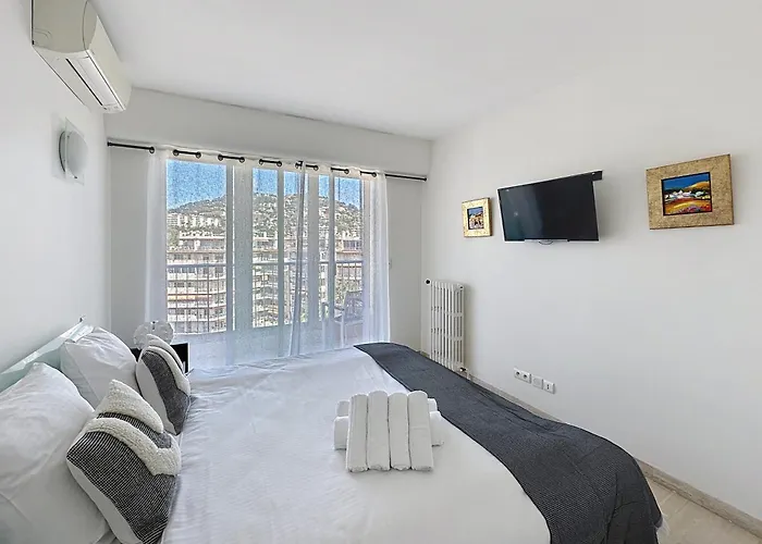 Apartamento Beachfront 2-bedroom With Balcony Cannes