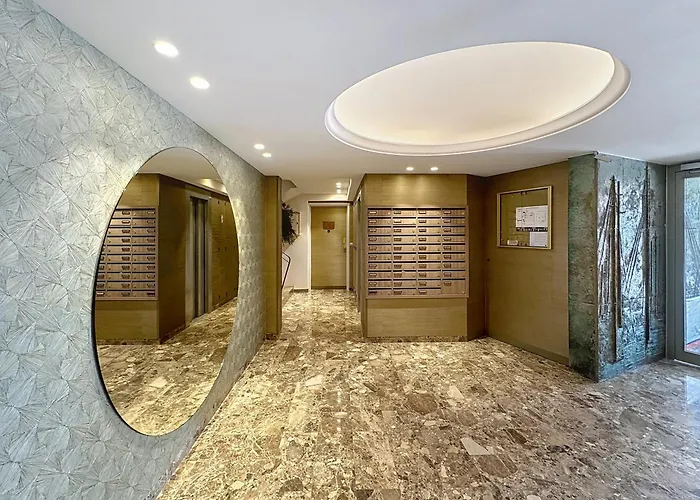 Beachfront 2-bedroom With Balcony Cannes