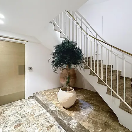 Beachfront 2-bedroom With Balcony Lägenhet Cannes