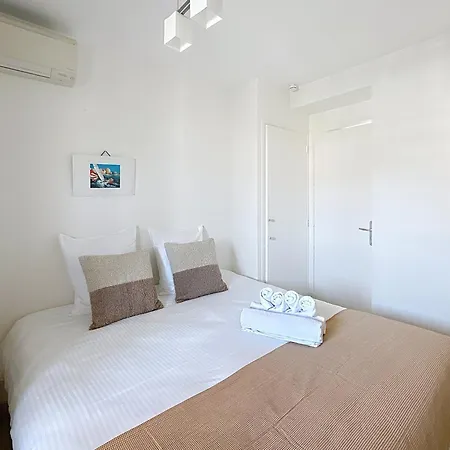 Lägenhet Beachfront 2-bedroom With Balcony