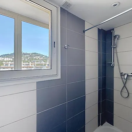 Beachfront 2-bedroom With Balcony Lägenhet Cannes