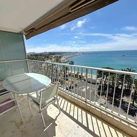 Lägenhet Beachfront 2-bedroom With Balcony Cannes